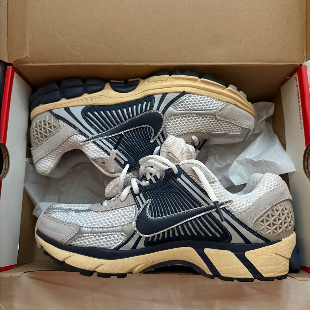 Nike Men's White and Navy Athletic Shoes